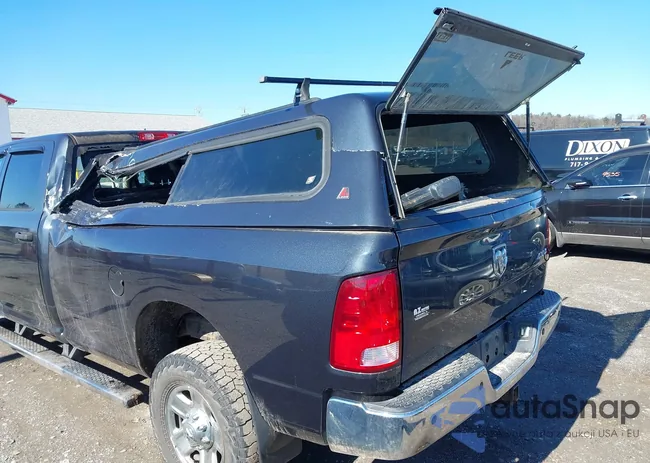 3C6UR5HJ3HG517065: 44552617