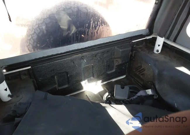 1J4FA49S6YP701805: 44553573