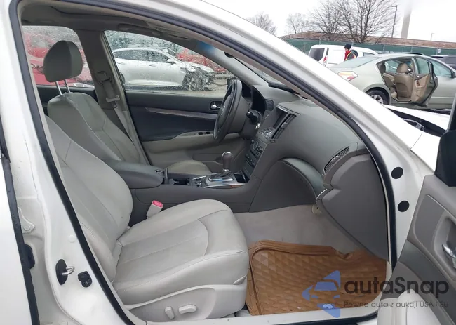 JN1CV6AR0CM675152: 44553796