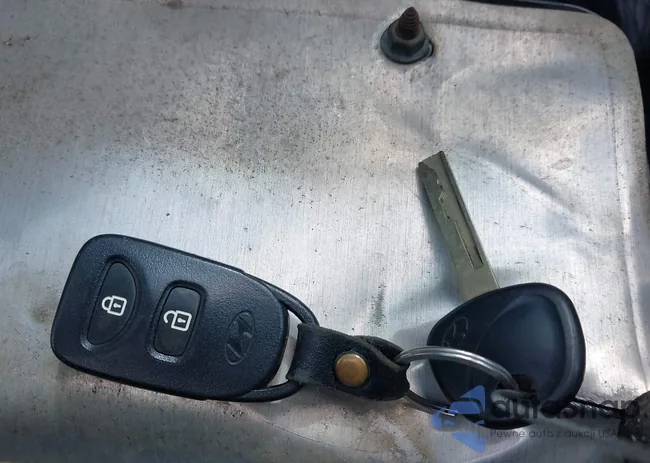 KMHCT4AE8HU386639: 44557058