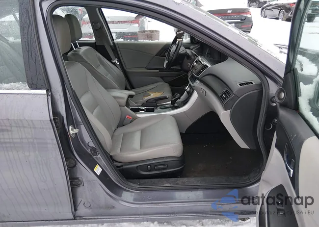 1HGCR3F80EA012573: 44556243