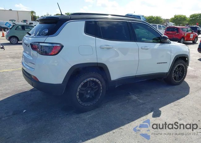 3C4NJDCN7PT567143: 44557702