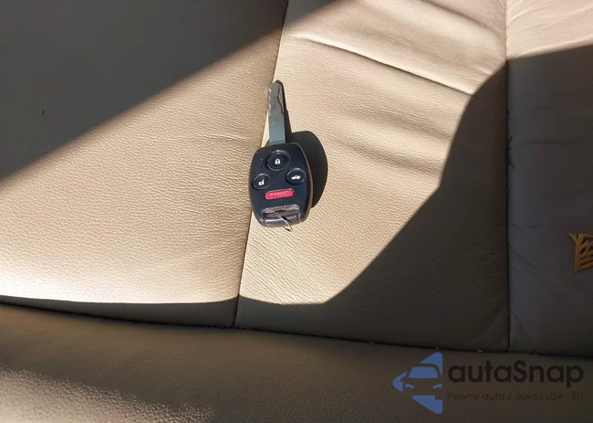 1HGCP2F64CA107083: 44557724