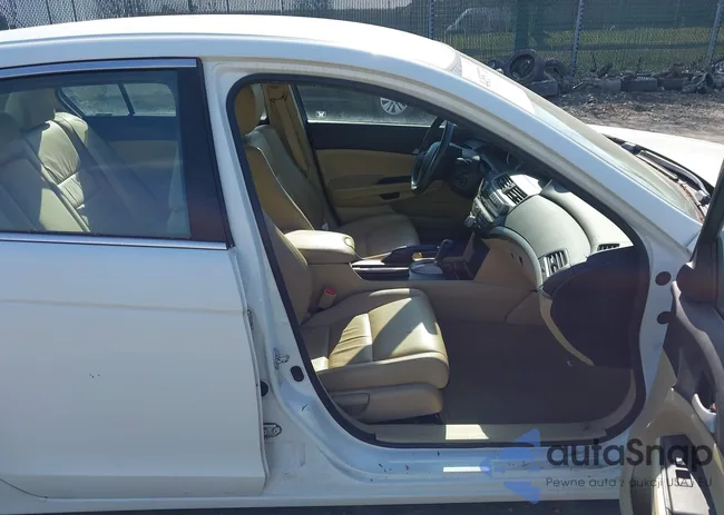 1HGCP2F64CA107083: 44557724