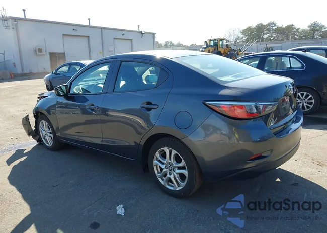 3MYDLBYV8JY327727: 44557362