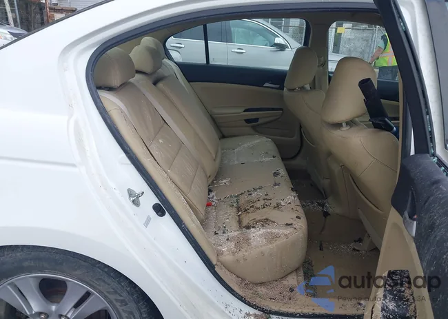 1HGCP2F68BA036033: 44558338