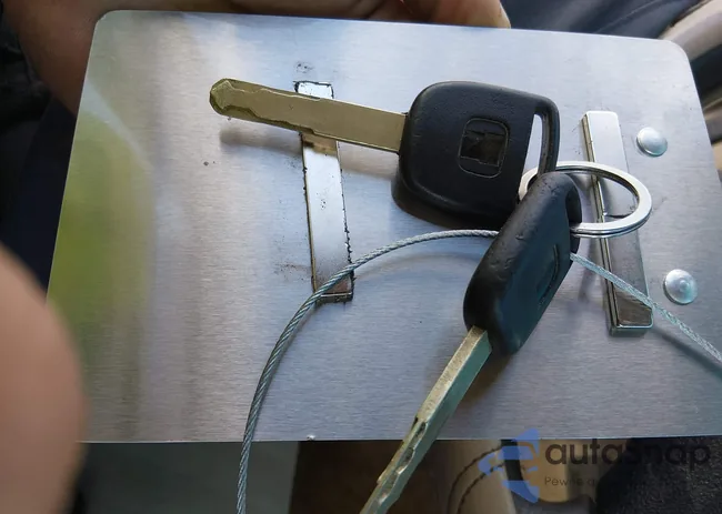 2HGES165X3H501293: 44558422