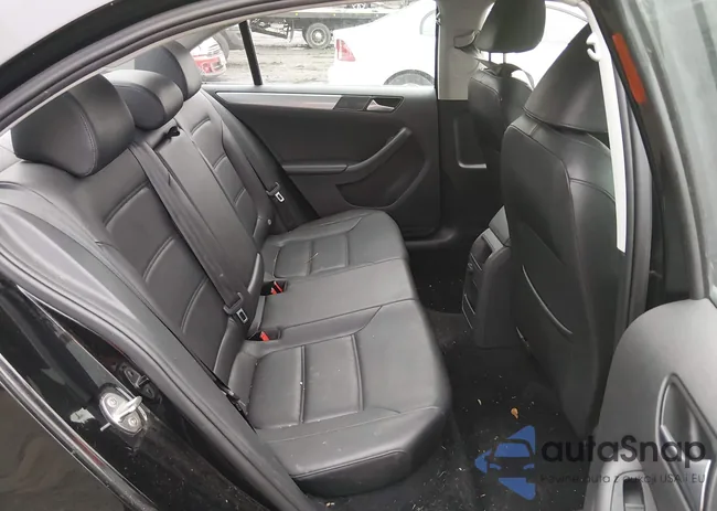 3VWDB7AJ0HM389109: 44559672