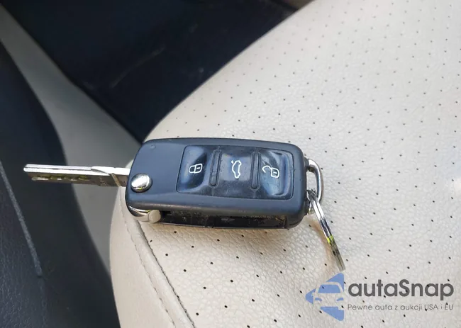 3VWD17AJ3EM371458: 44559728