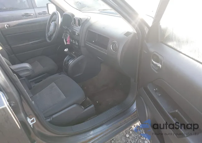 1C4NJPBA7GD812142: 44560848