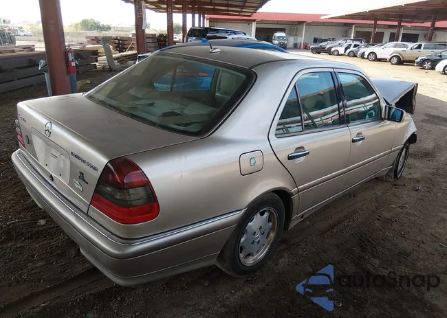 WDBHA24G6YA857124: 44560203