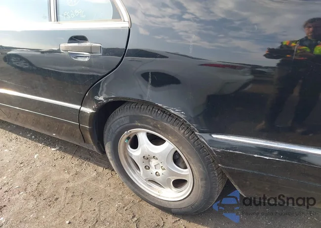 WDBGA33G1VA334740: 44561731