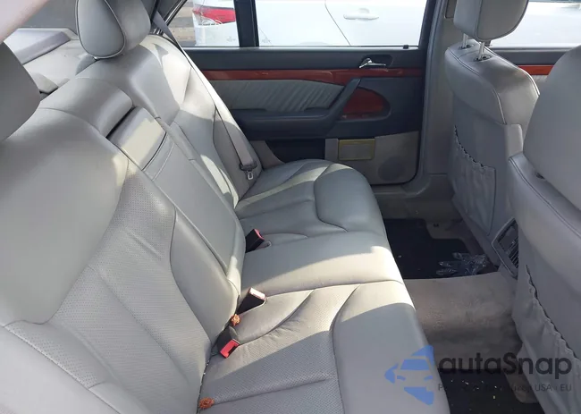 WDBGA33G1VA334740: 44561731