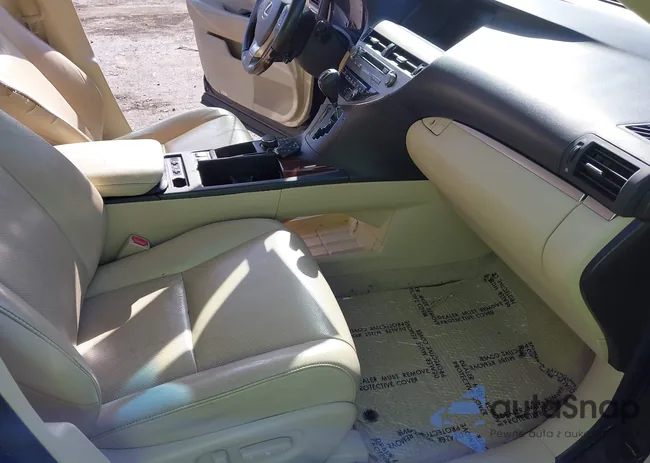 2T2ZK1BA1FC163702: 44561365