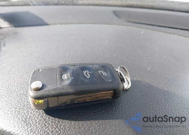 3VWD17AJ0FM352478: 44563139