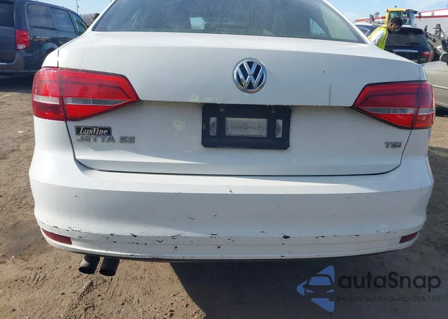 3VWD17AJ0FM352478: 44563139