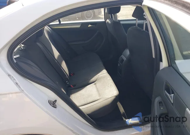 3VWD17AJ0FM352478: 44563139