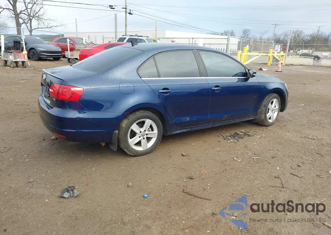 3VWLL7AJ5DM351796: 44564180