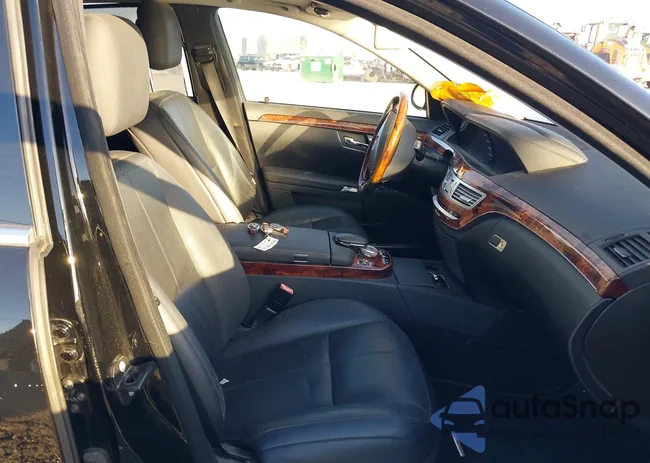 WDDNG86X68A212076: 44564441