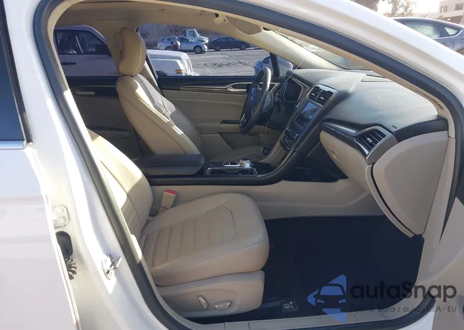 3FA6P0HD9JR233217: 44565980