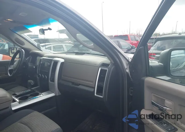 1D3HV13T89S844171: 44567736