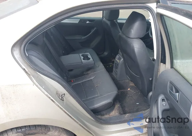 3VWD17AJXEM317946: 44568003