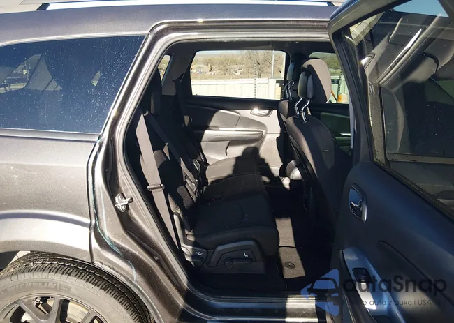 3C4PDCBG8HT555503: 44568535