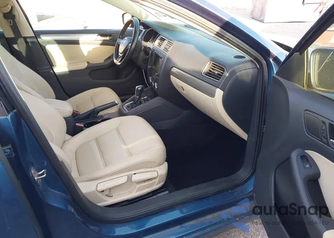 3VWDB7AJ6HM331070: 44568344