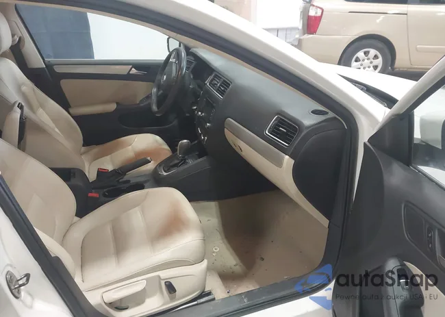 3VWDP7AJ2DM201038: 44569538