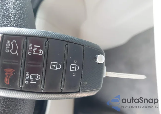 KNDMB5C16H6231684: 44569853