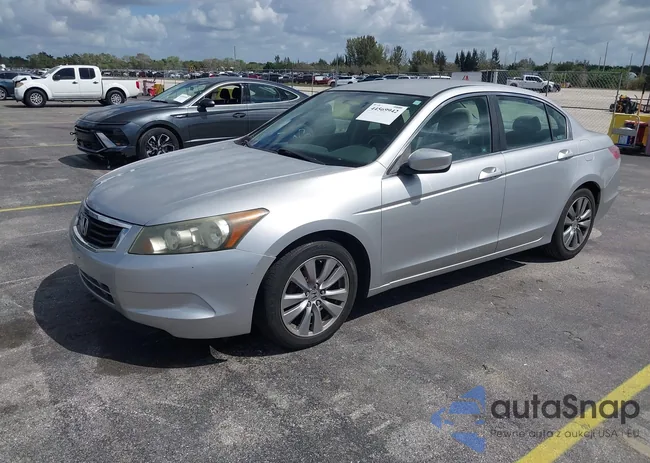 1HGCP2F38AA107512: 44569942