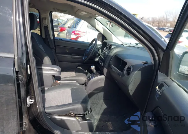 1C4NJDEBXCD589379: 44570862