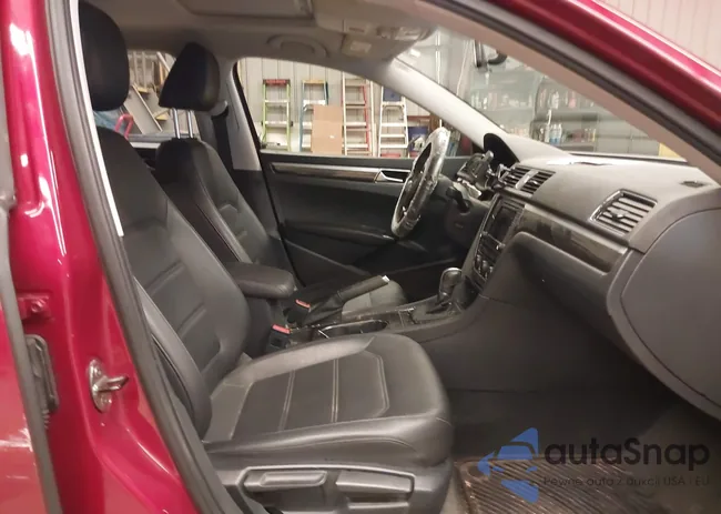 1VWBT7A3XHC000662: 44570877