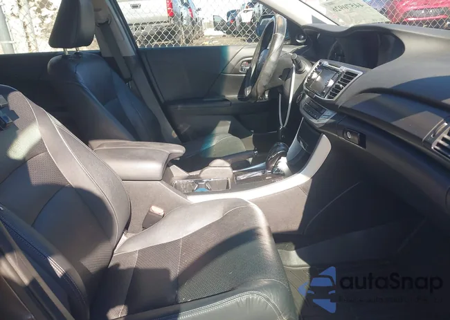 1HGCR2F85DA217430: 44570926