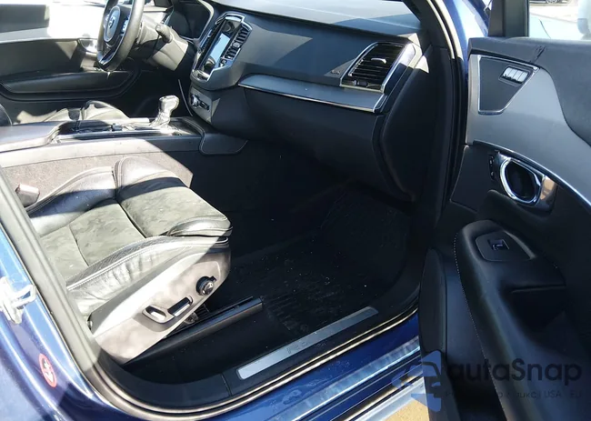 YV4A22PM7G1039558: 44571729