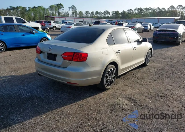 3VWD17AJXEM262026: 44572127