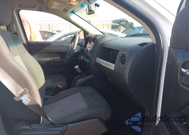 1C4NJCBA4GD525561: 44572414