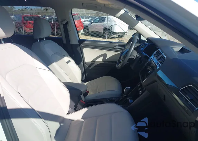 3VV5B7AX9JM217101: 44573598