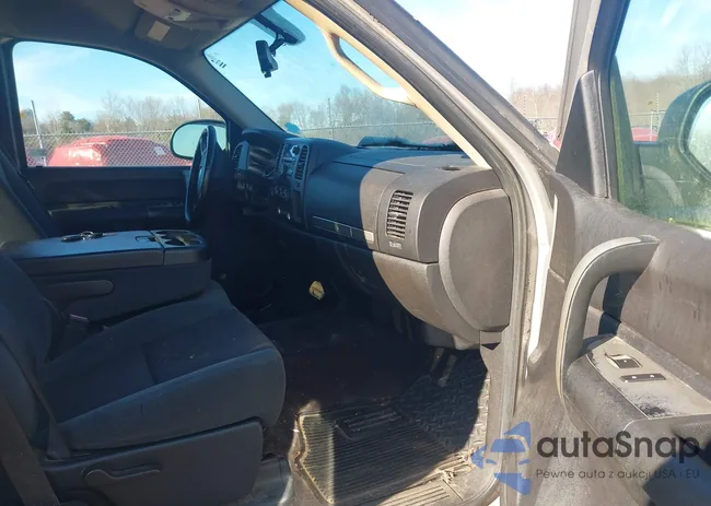 2GCEK290491121176: 44573724