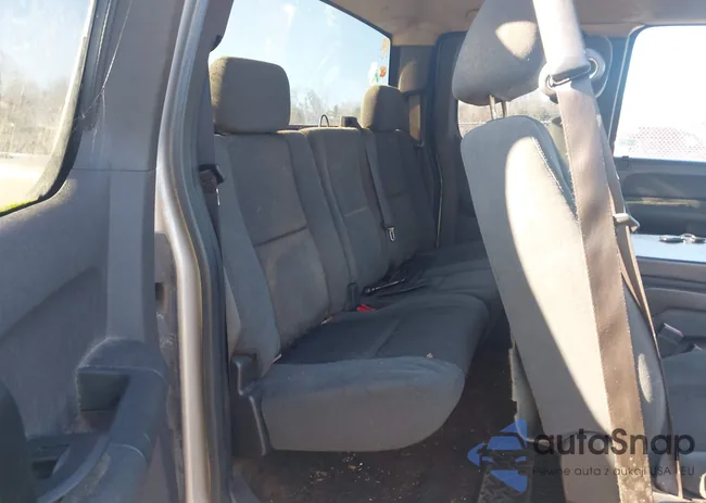 2GCEK290491121176: 44573724