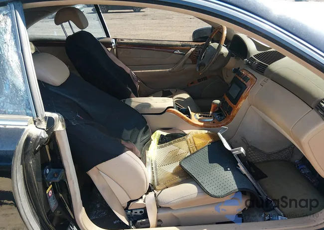 WDBPJ75J02A028608: 44573784