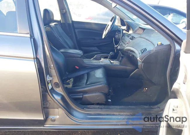 1HGCP2F63BA130322: 44574028