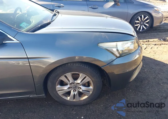 1HGCP2F63BA130322: 44574028