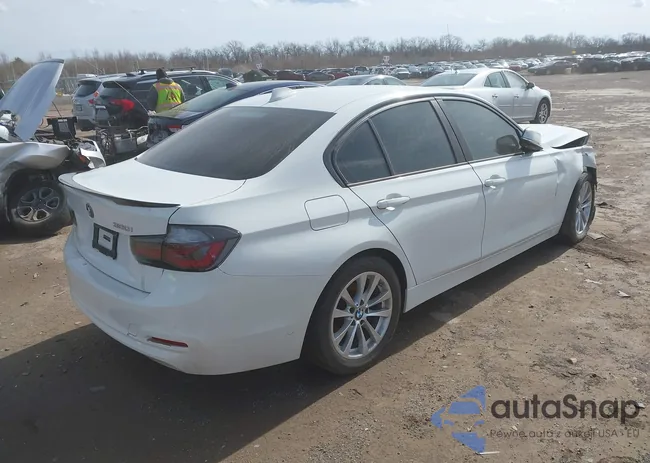 WBA8E1G50HNU12703: 44575579