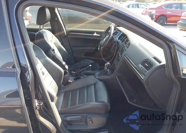 3VW4T7AU9FM033911: 44575813