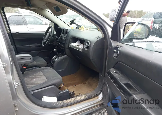 1C4NJDBB7GD639682: 44575369