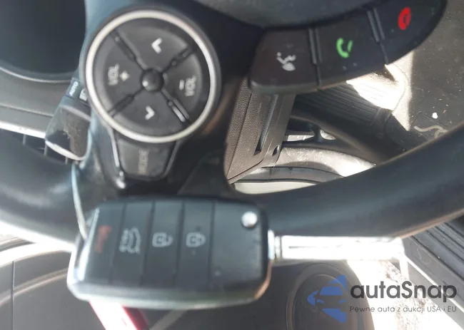 KNDJN2A26J7589341: 44576784