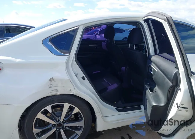 1N4AL3AP0HN326068: 44576804