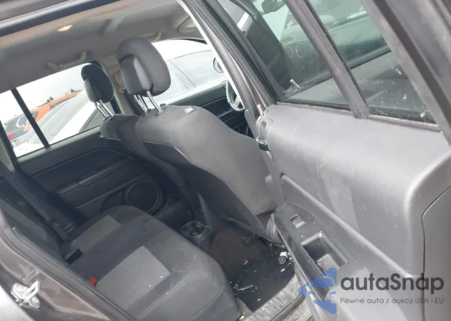 1C4NJDBB5HD106179: 44577313