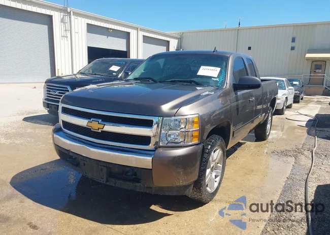 1GCEC19JX8Z281567: 44581018